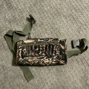 Banded cache hand warmer.